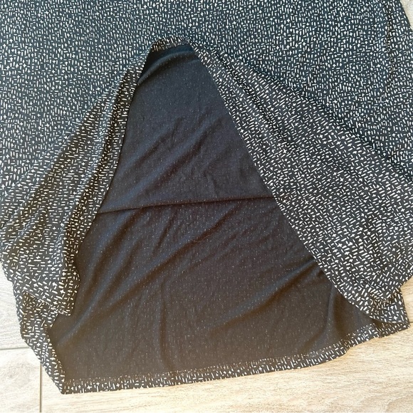 J. Jill Wearever Draped and Stretch Tunics in Black White 3/4 Sleeves - Picture 8 of 13